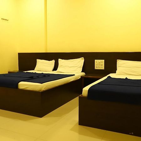 Sai Madhavi Palace Hotel 쉬르디 외부 사진