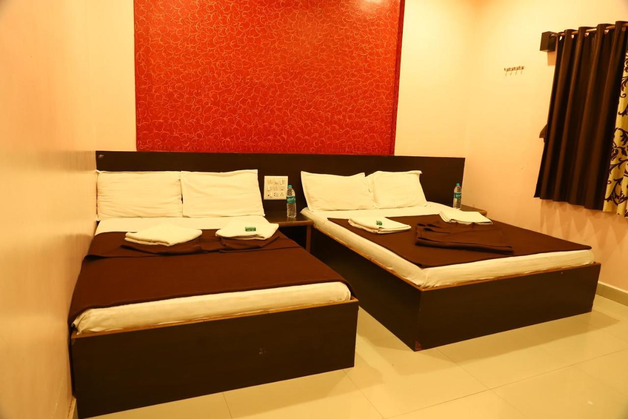 Sai Madhavi Palace Hotel 쉬르디 외부 사진