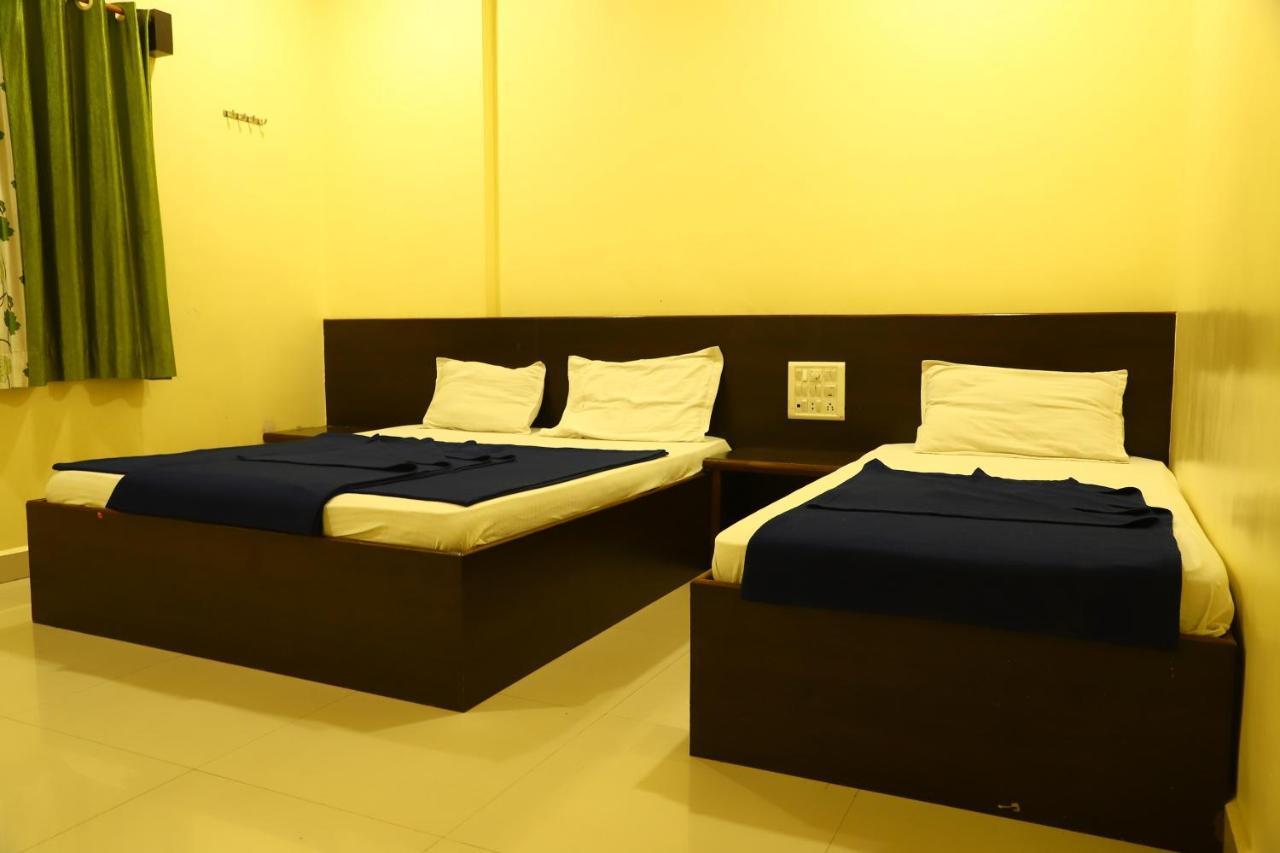 Sai Madhavi Palace Hotel 쉬르디 외부 사진