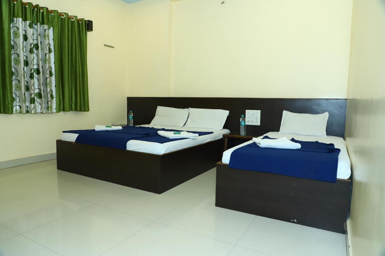 Sai Madhavi Palace Hotel 쉬르디 외부 사진