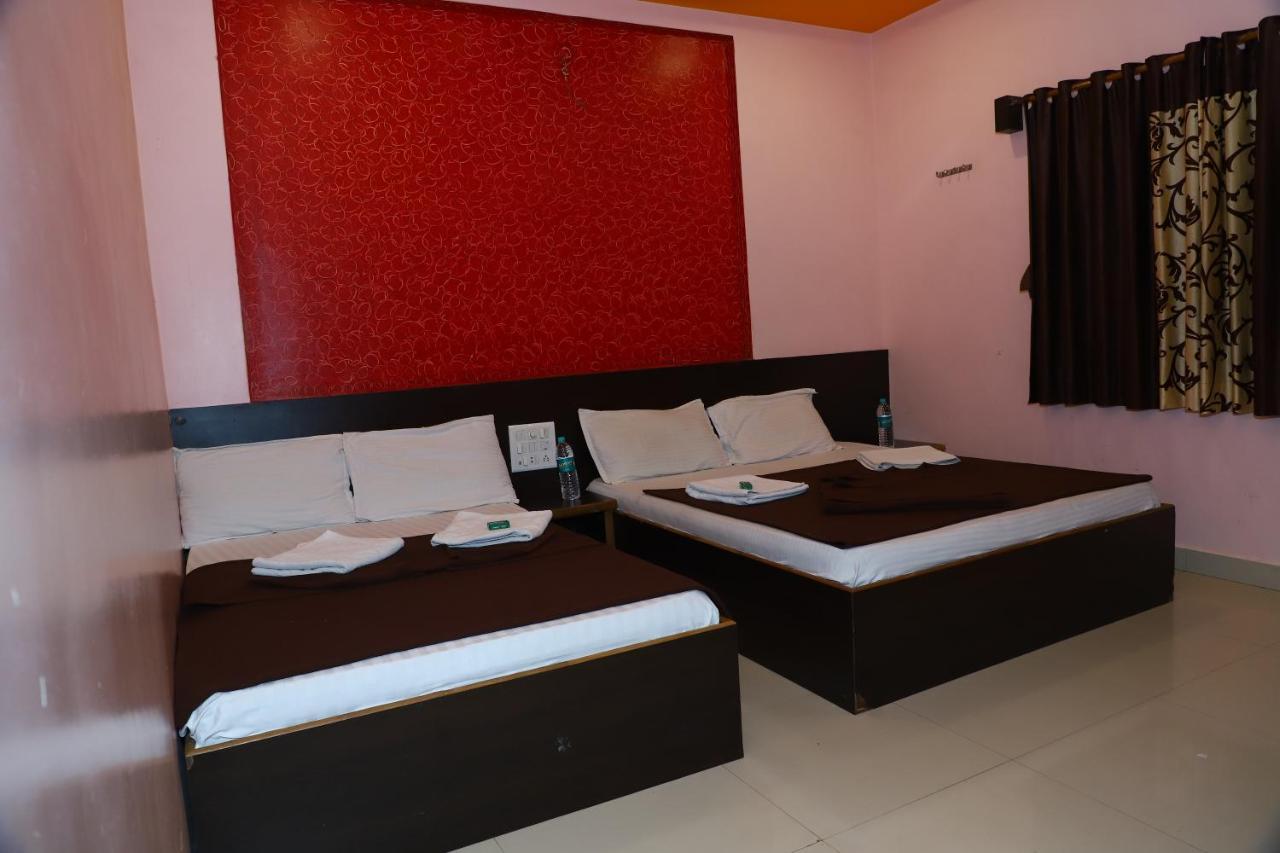 Sai Madhavi Palace Hotel 쉬르디 외부 사진