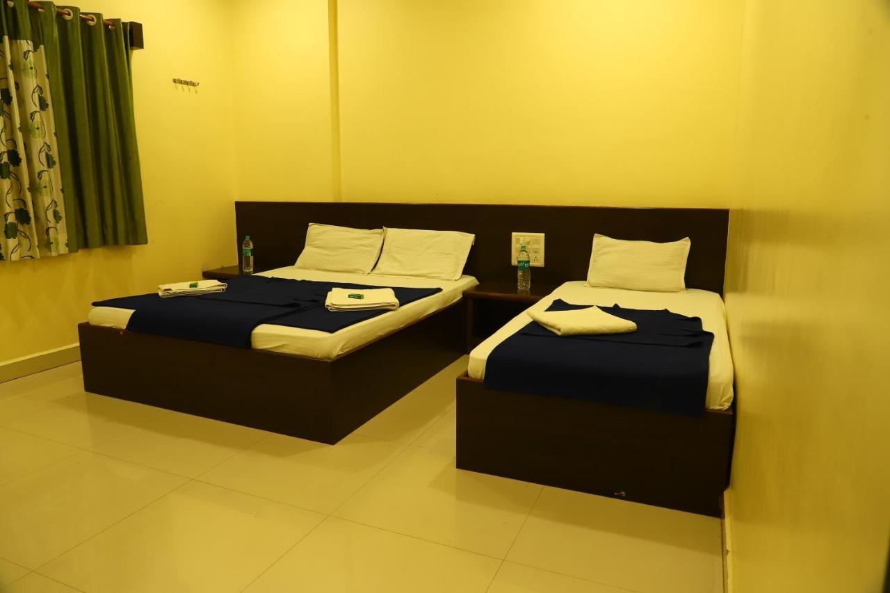 Sai Madhavi Palace Hotel 쉬르디 외부 사진