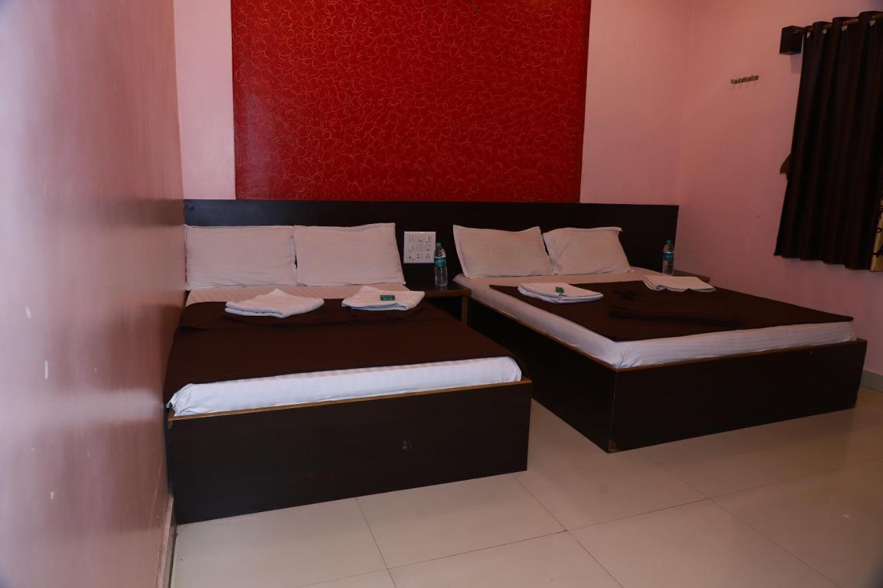 Sai Madhavi Palace Hotel 쉬르디 외부 사진